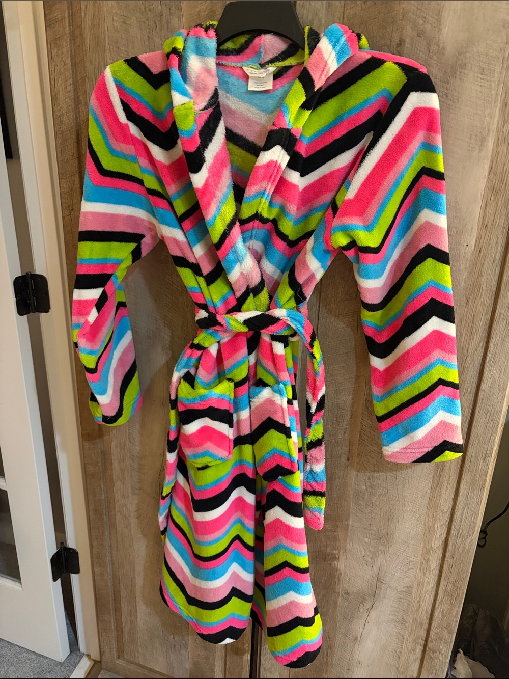 Total Girl XL 14/16 plush Hooded Bath Robe Multicolor Chevron pockets